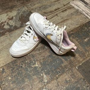 7y white and pink nike low court division